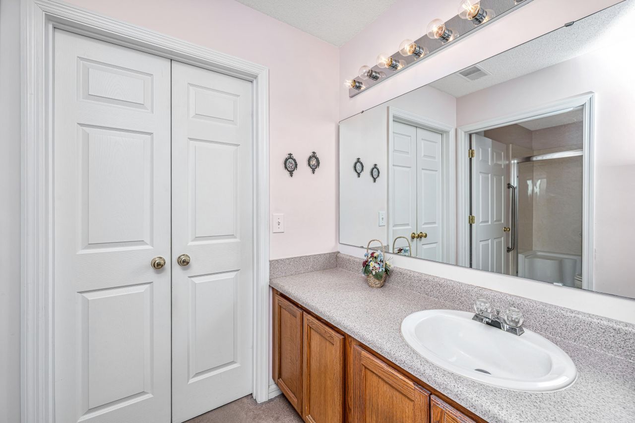 218 Dupont Way Photo 19