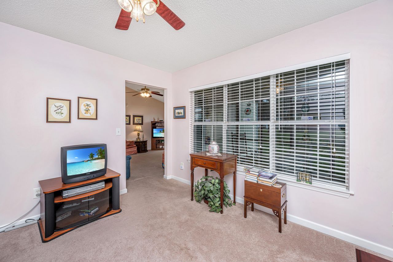 218 Dupont Way Photo 28