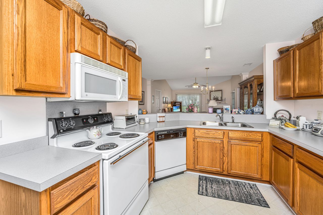 218 Dupont Way Photo 6