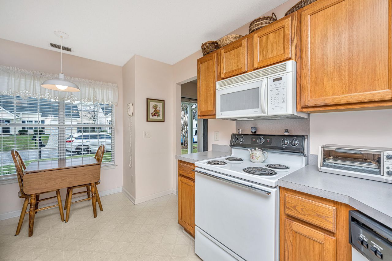 218 Dupont Way Photo 8