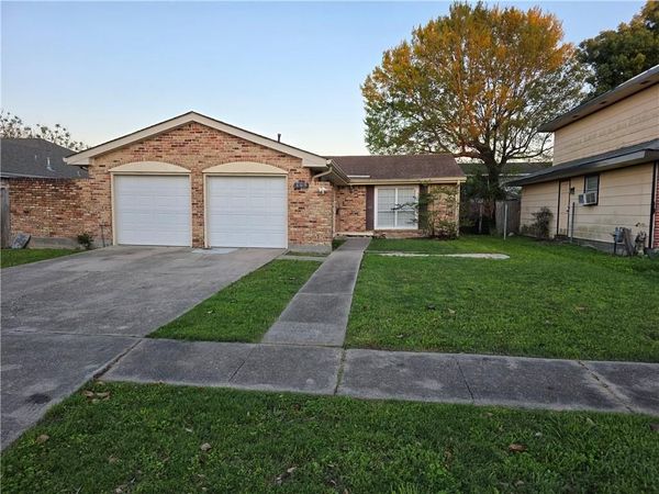 469 LYNMEADE Road, Gretna, LA 70056