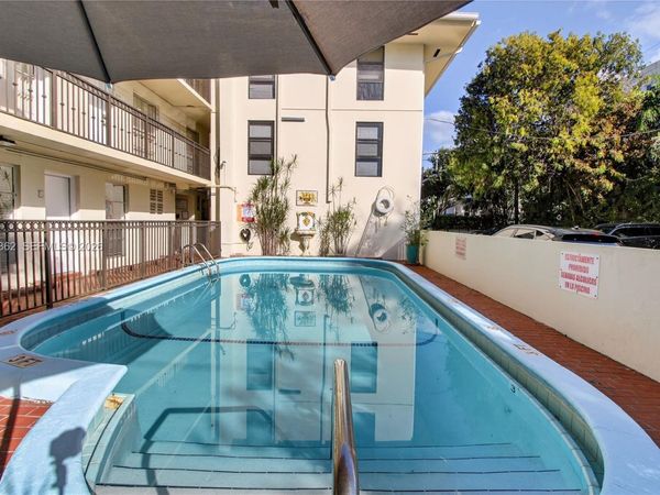 1600 S Le Jeune Rd, Unit 6, Coral Gables, FL 33134