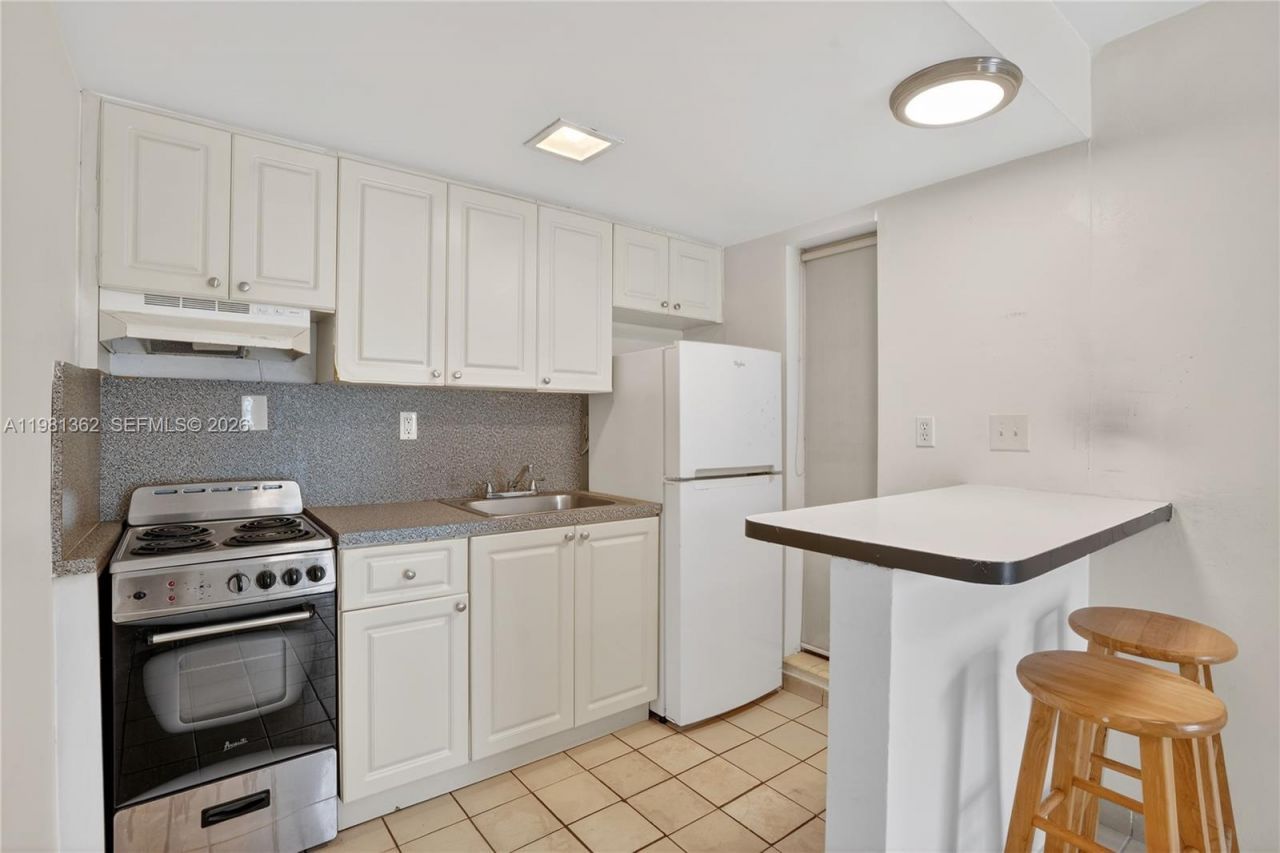 1600 S Le Jeune Rd , Unit 6, Coral Gables, FL 33134 Photo