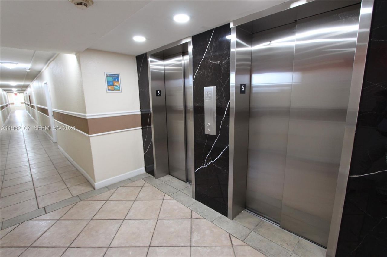 4550 NW 9th St, Unit 815E, Miami, FL 33126 Photo