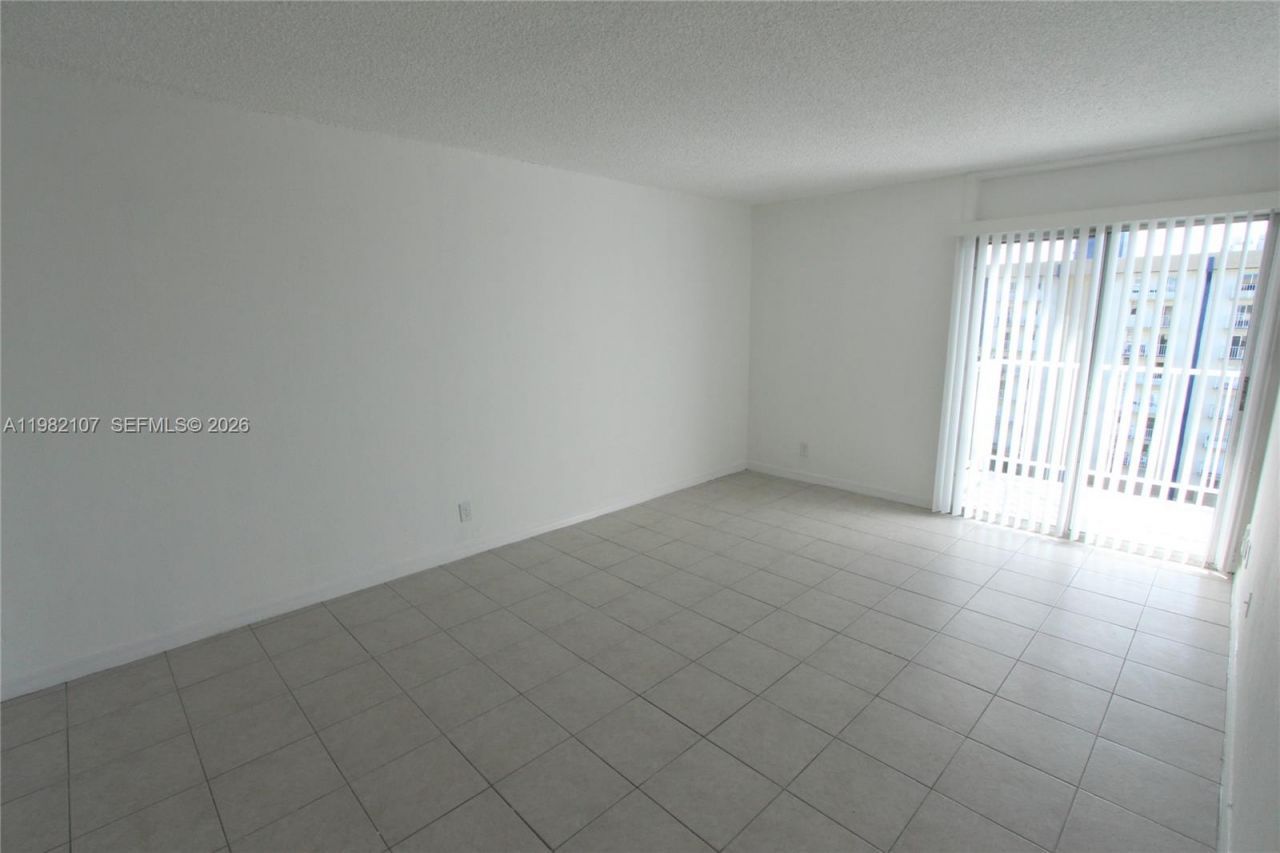 4550 NW 9th St, Unit 815E, Miami, FL 33126 Photo