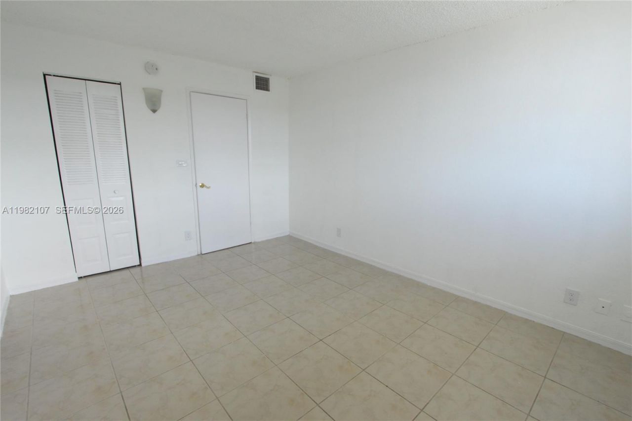 4550 NW 9th St, Unit 815E, Miami, FL 33126 Photo