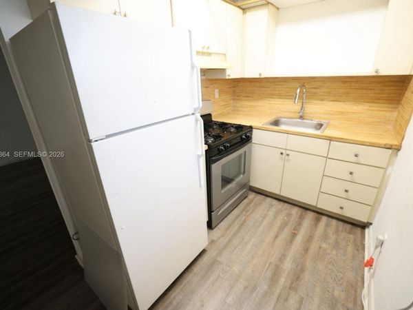 2799 E 4th Ave, Unit 18, Hialeah, FL 33013