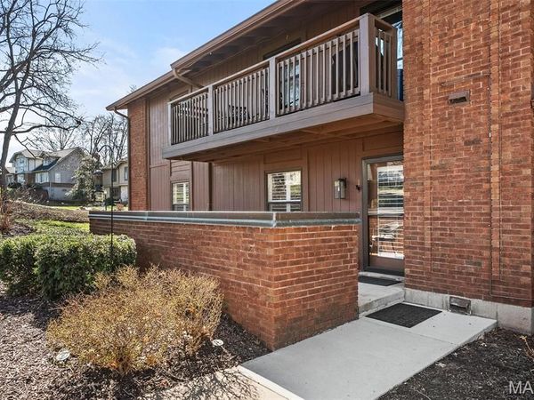 1902 Meadowtree Lane, Unit 1, Kirkwood, MO 63122
