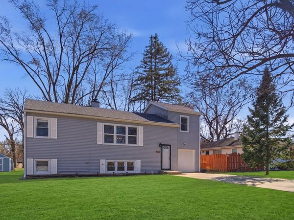 4611 W Shore Drive , McHenry, IL 60050