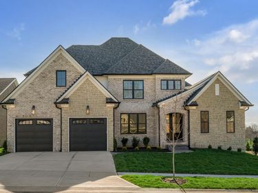 381 Weston Park, Lexington, KY 40515