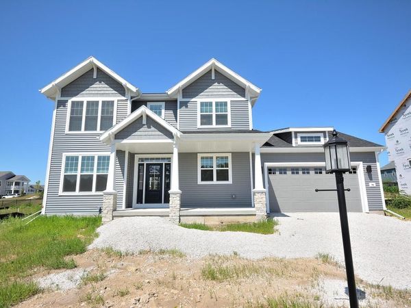 704 Winterberry DRIVE, Waukesha, WI 53188