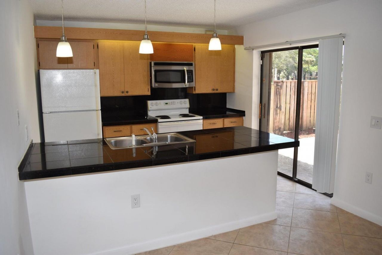 5020 50th Way, West Palm Beach, FL 33409 Photo