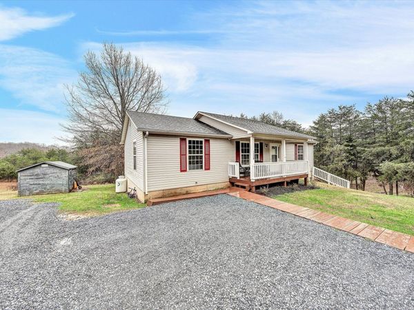 1328 Morewood RD , Hardy, VA 24101
