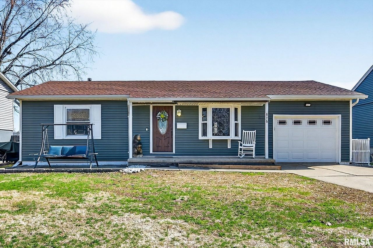 616 S Sweetbriar Drive, Chillicothe, IL 61523 Main Photo