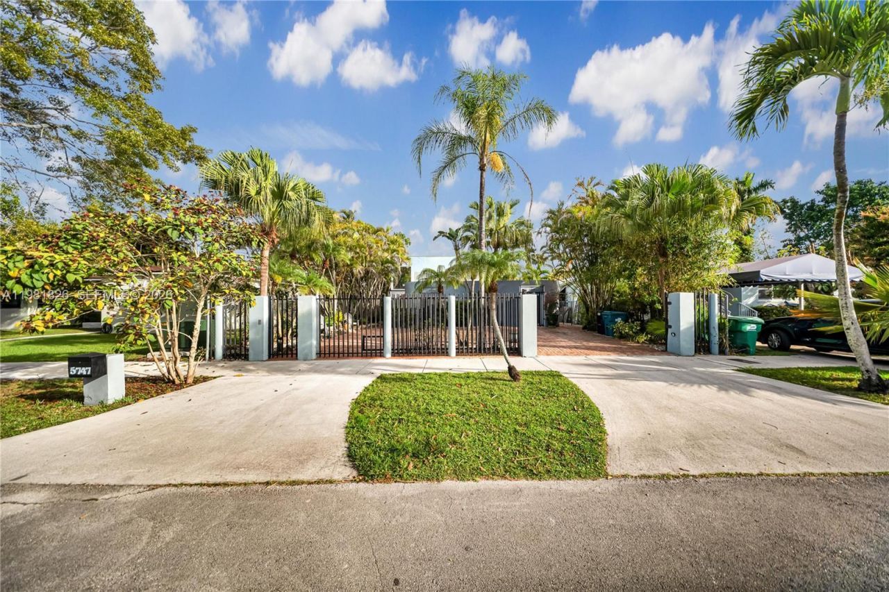 5747 SW 55th St, Miami, FL 33155 Photo