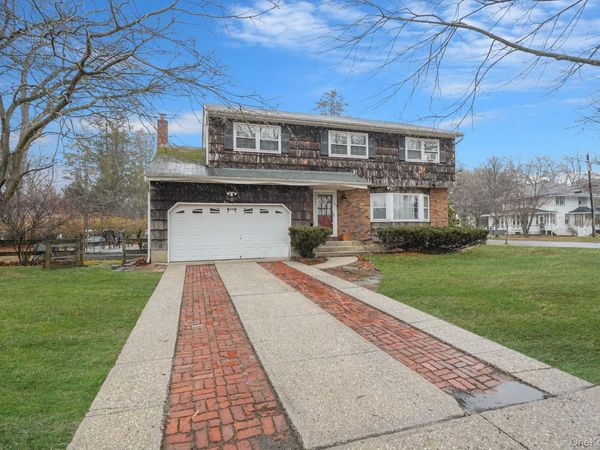 60 Iroquois Drive , Brightwaters, NY 11718