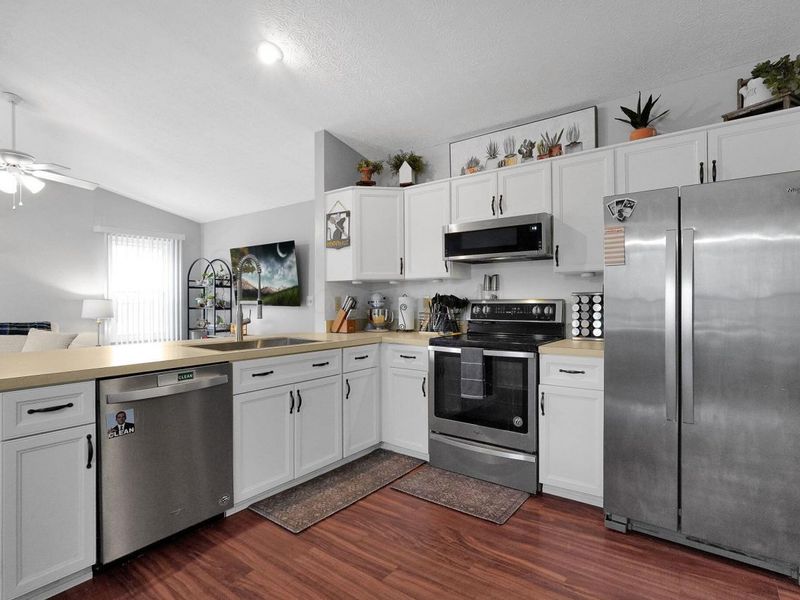 652 Academy Drive, Galloway, OH 43119 Photo 6