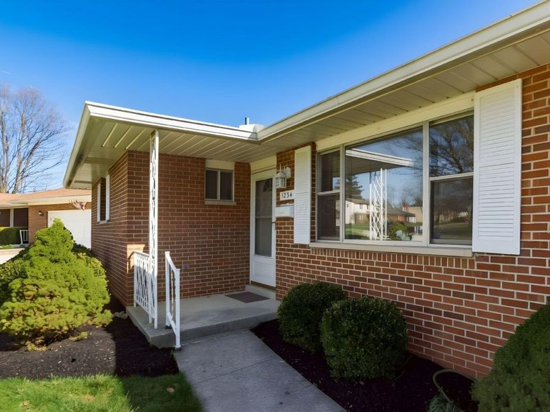 1234 Bradshire Drive , Columbus, OH 43220 Photo 4