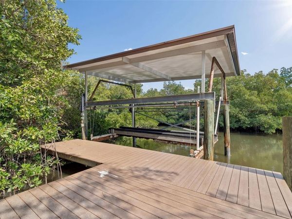 8402 BOXWOOD DRIVE, TAMPA, FL 33615
