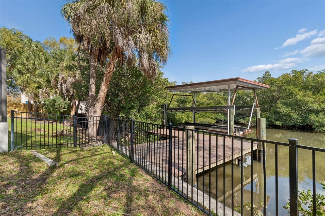 8402 Boxwood Drive, Tampa, FL 33615 Photo
