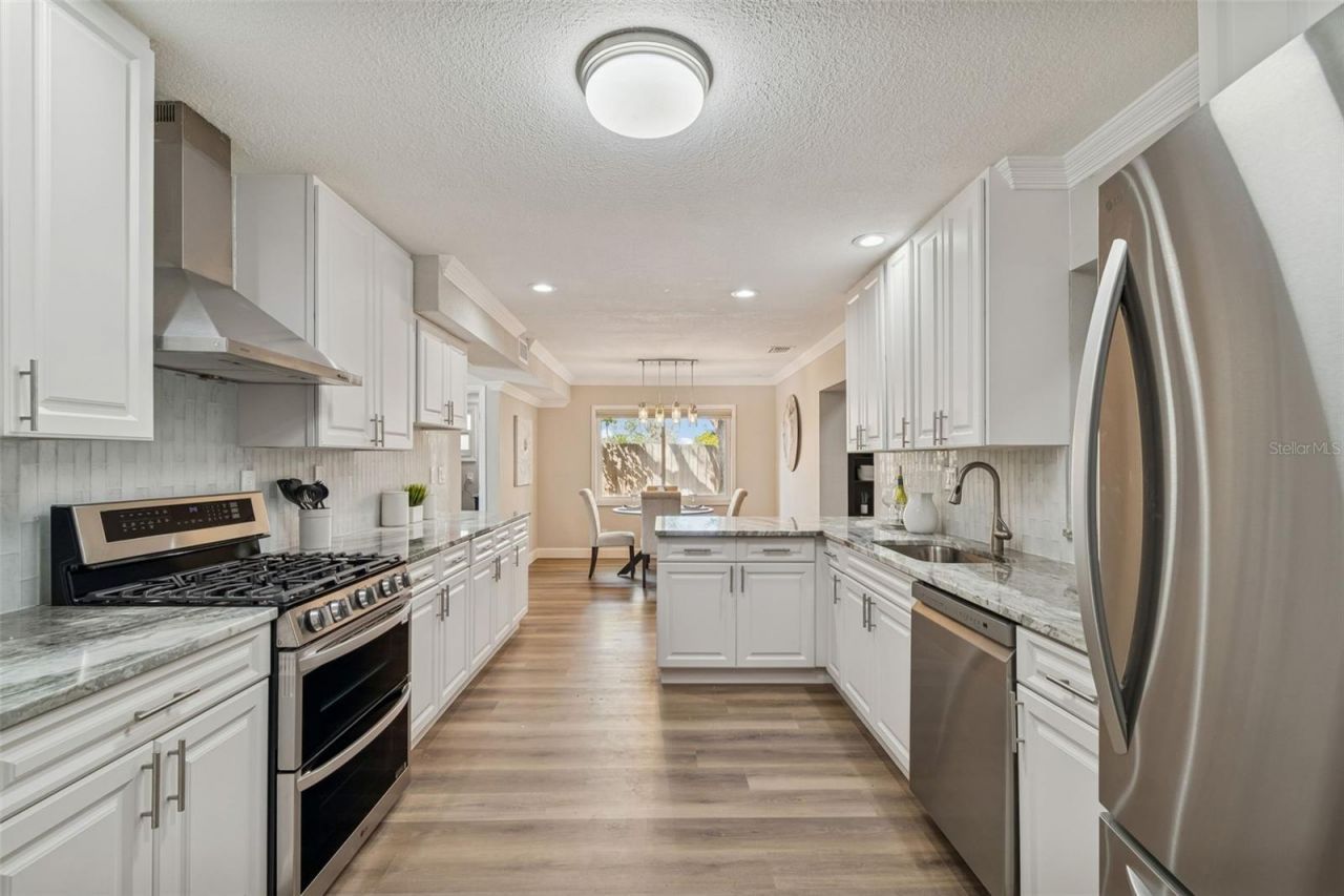 8402 Boxwood Drive, Tampa, FL 33615 Photo