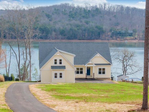 86 Dalton LN, Lynch Station, VA 24571