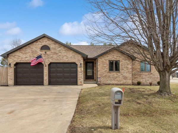 510 Maple Ridge Street, Peosta, IA 52068