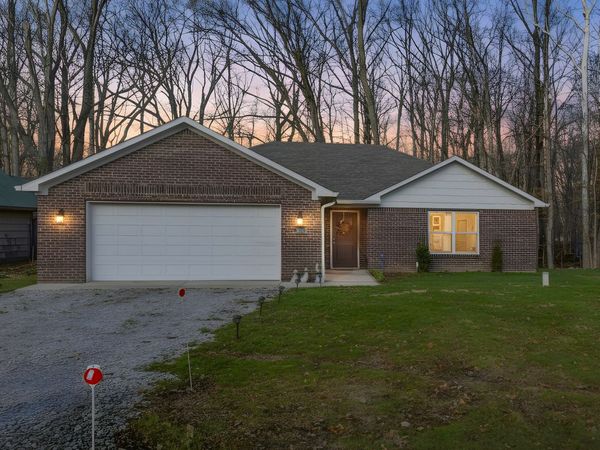 319 Mill Springs, Fillmore, IN 46128