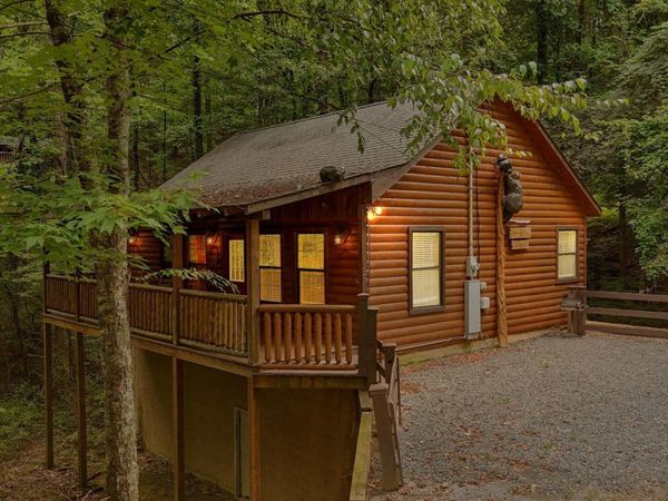 927 Stone Tr , Sevierville, TN 37876