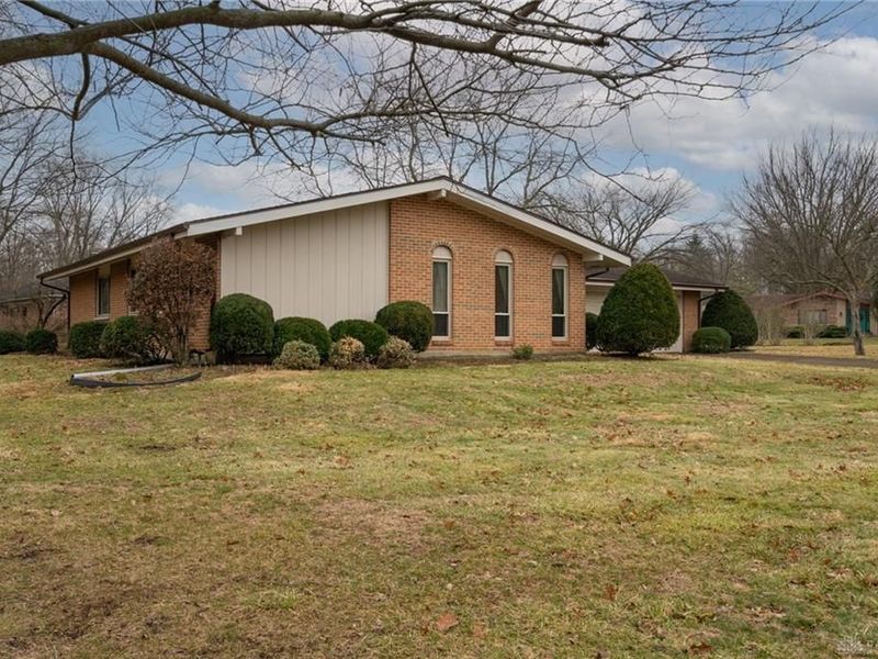 494 Towncrest Drive, Beavercreek, OH 45434 Photo 2