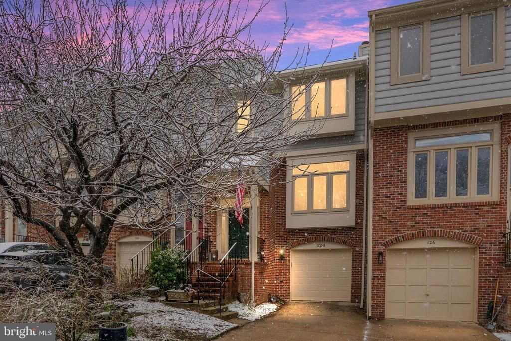 124 E Colonial Drive, Occoquan, VA 22125 Main Photo