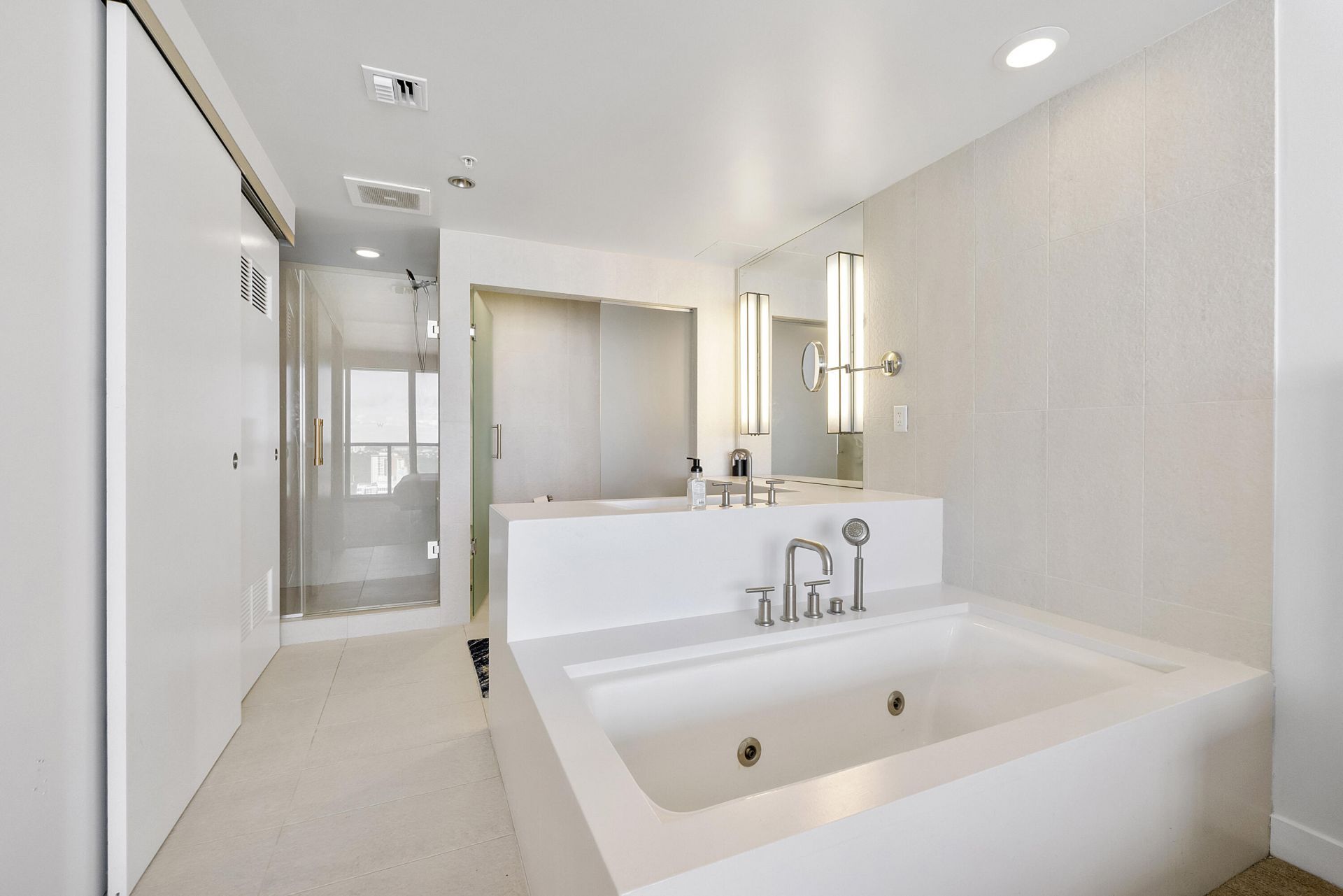 3101 Bayshore Drive, Unit 2406, Fort Lauderdale, FL 33304 Photo