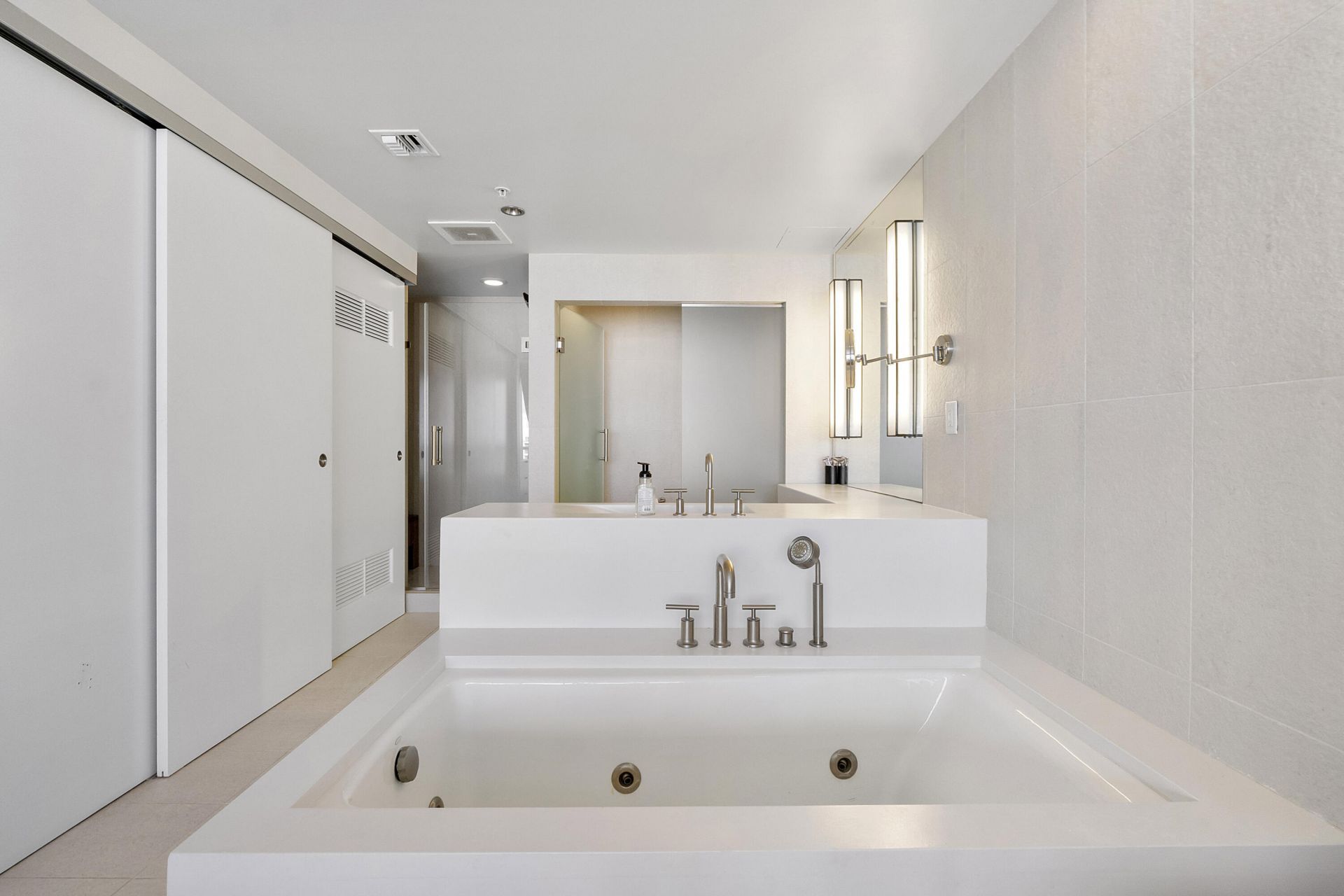 3101 Bayshore Drive, Unit 2406, Fort Lauderdale, FL 33304 Photo