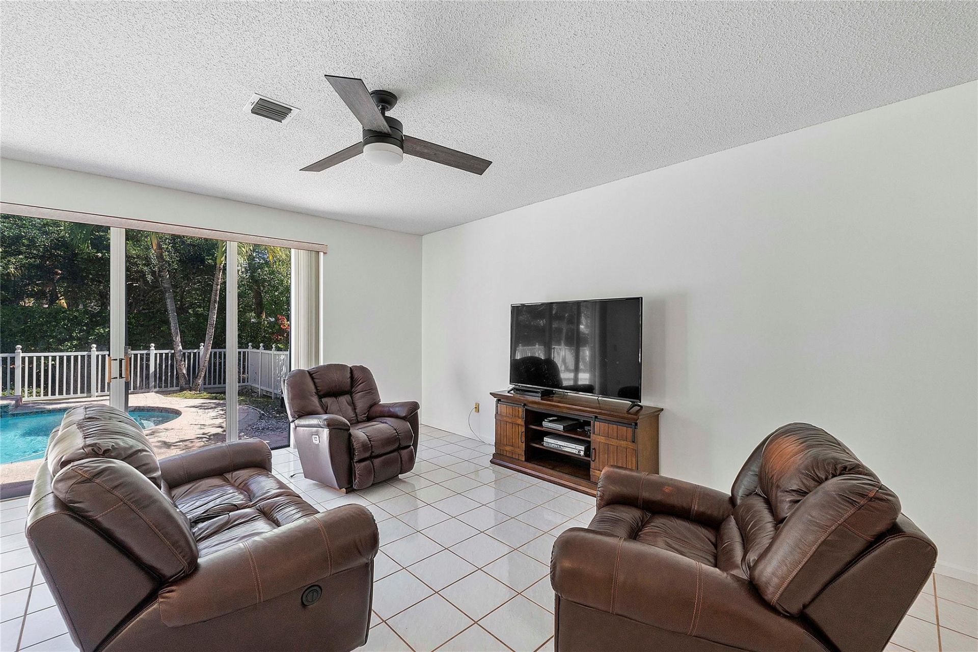 15883 NW 11th Street, Pembroke Pines, FL 33028 Photo