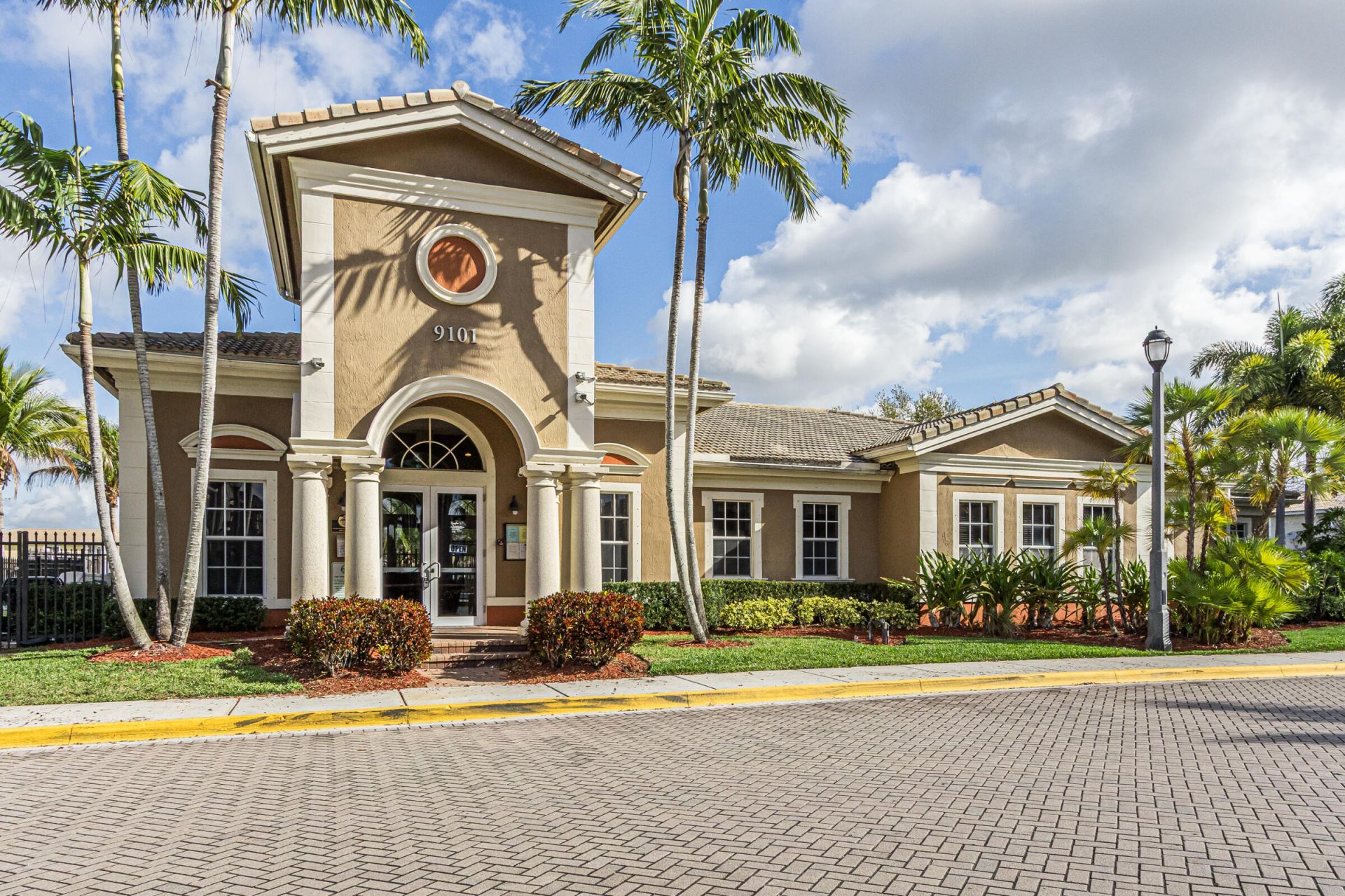 5869 Hampton Hills Boulevard, Tamarac, FL 33321 Photo