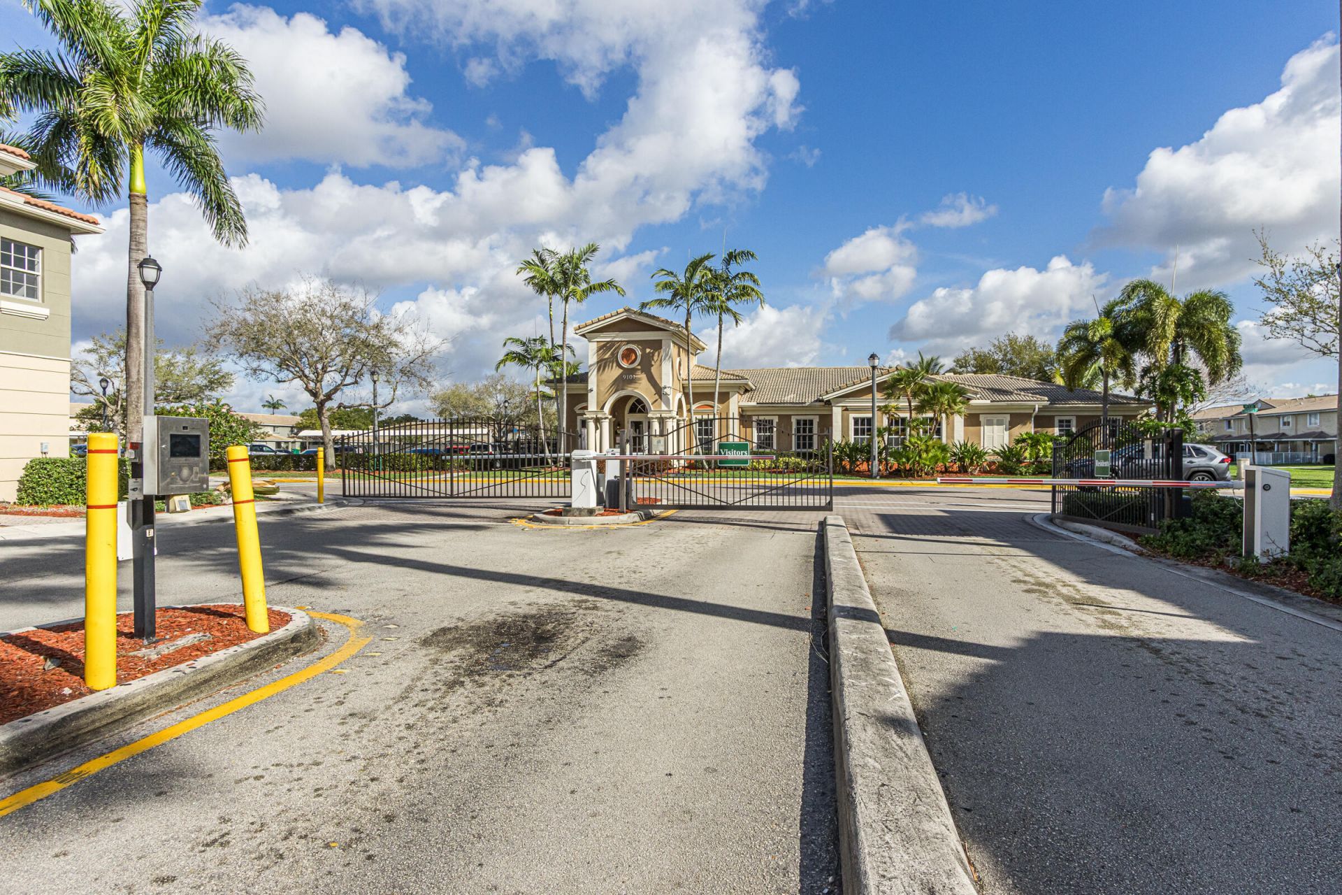 5869 Hampton Hills Boulevard, Tamarac, FL 33321 Photo