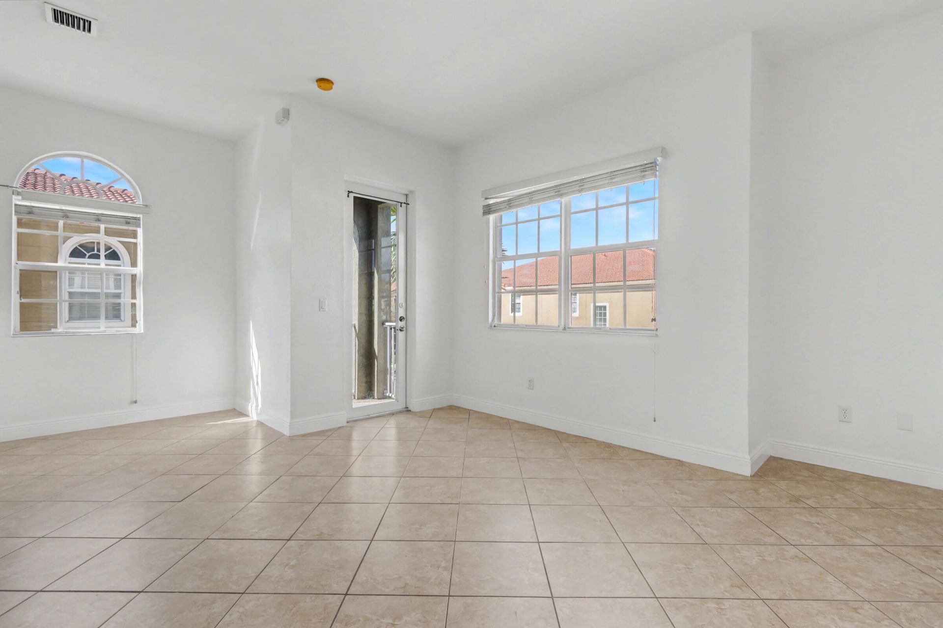 5869 Hampton Hills Boulevard, Tamarac, FL 33321 Photo