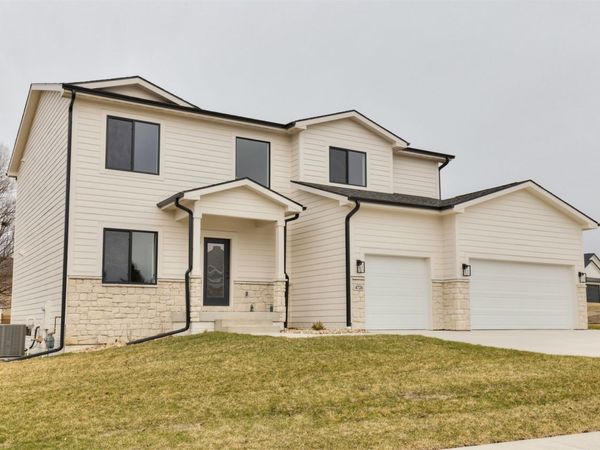 4726 Hillsdale Drive, Urbandale, IA 50322