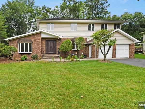 22 Gloria Drive, ALLENDALE, NJ 07401