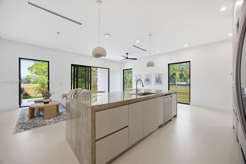 1321 NE 13th Ave, Unit 1321, Fort Lauderdale, FL 33304 Photo