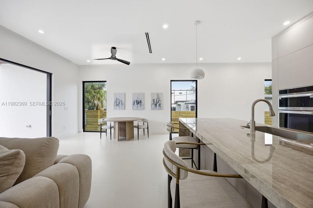 1321 NE 13th Ave, Unit 1321, Fort Lauderdale, FL 33304 Photo