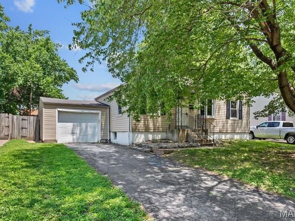 1210 Saint Richard Drive , Florissant, MO 63031