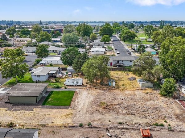 721 S Winona Street , Moses Lake, WA 98837