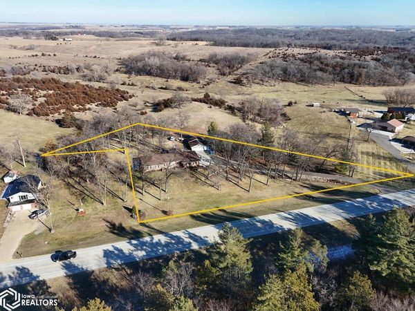 2290 Jefferson Rd., Manchester, IA 52057