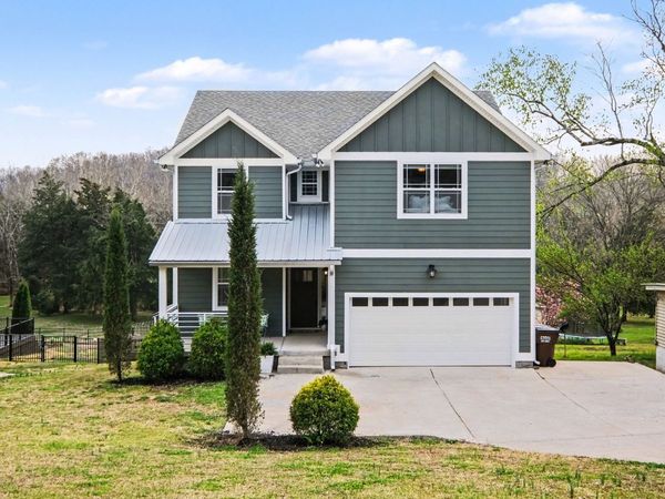 326 Twin Cove Dr, Lebanon, TN 37087