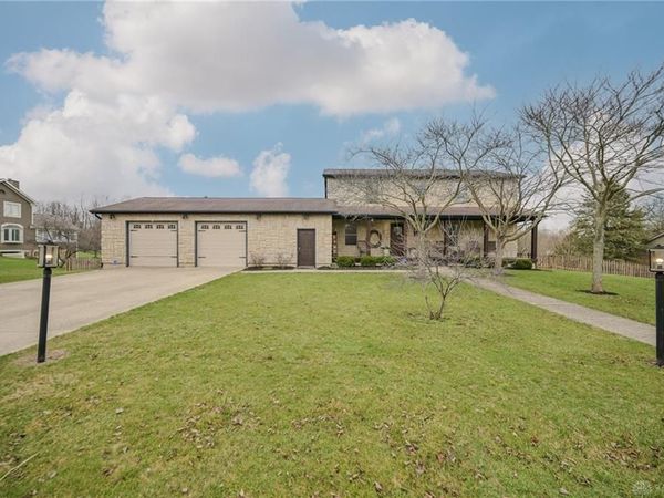 780 W Eva Circle, Springfield Township, OH 45504