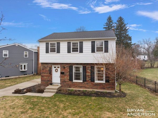 1829 Lonsdale Drive NE, Grand Rapids, MI 49503