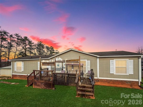 204 Freeman Ridge Trail , Pilot Mountain, NC 27041