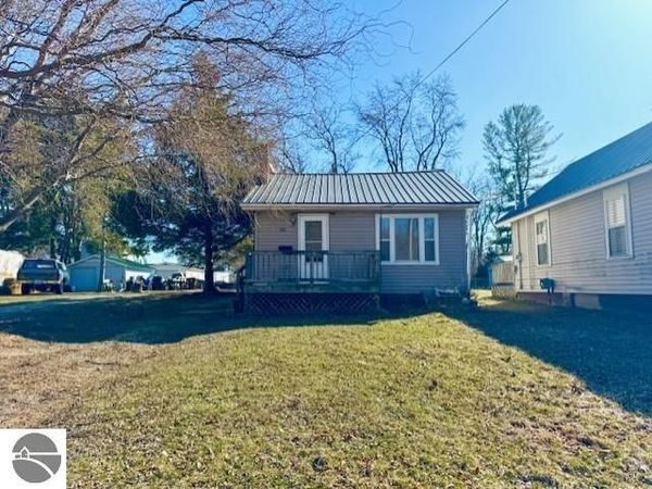 348 Grover Avenue N, Alma, MI 48801