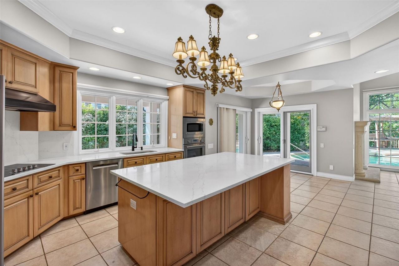 1100 Tortuga Circle Ne, Saint Petersburg, FL 33702 Photo